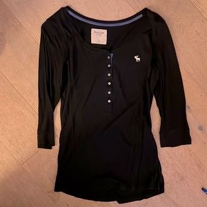 Abercrombie and Fitch Navy Quarter-length Tee (Medium)